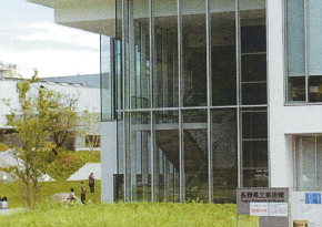 長野県立美術館正面